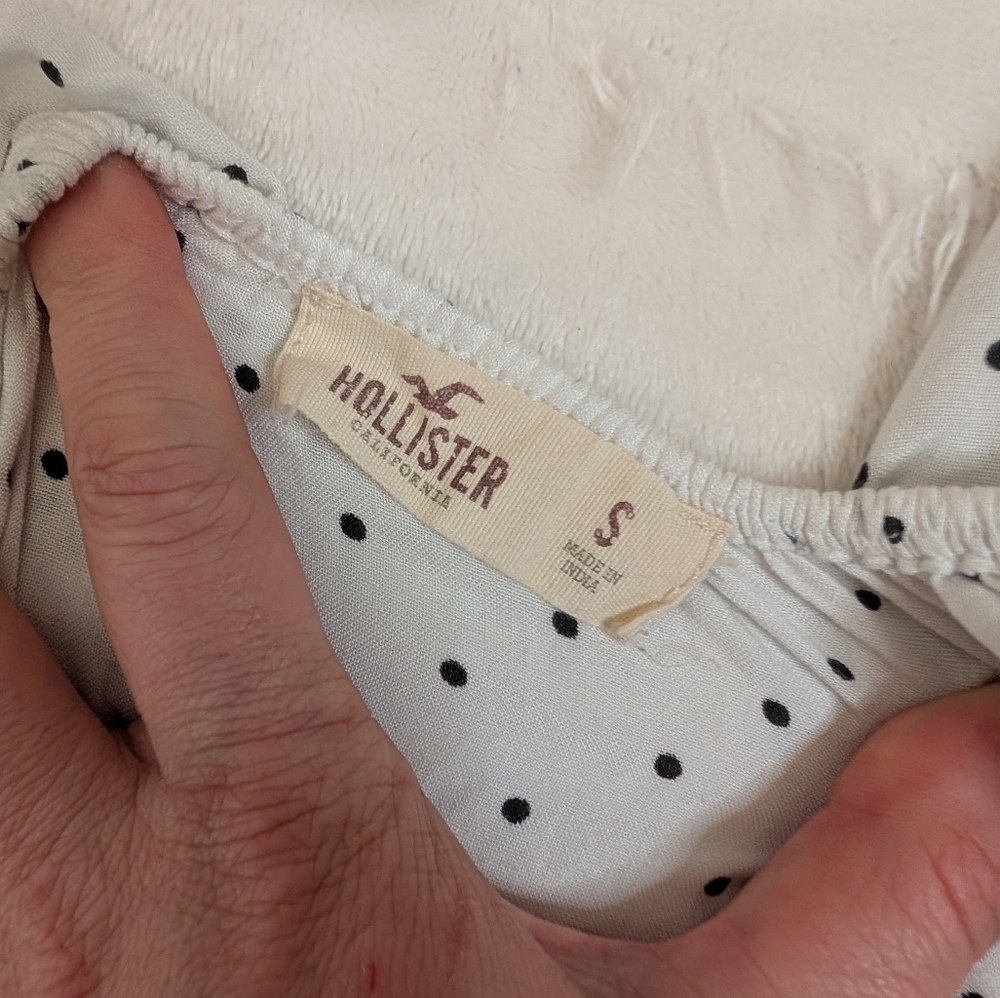 Hollister White Polka Dot Off-Shoulder Crop Top – Size Small - Picture 7 of 9